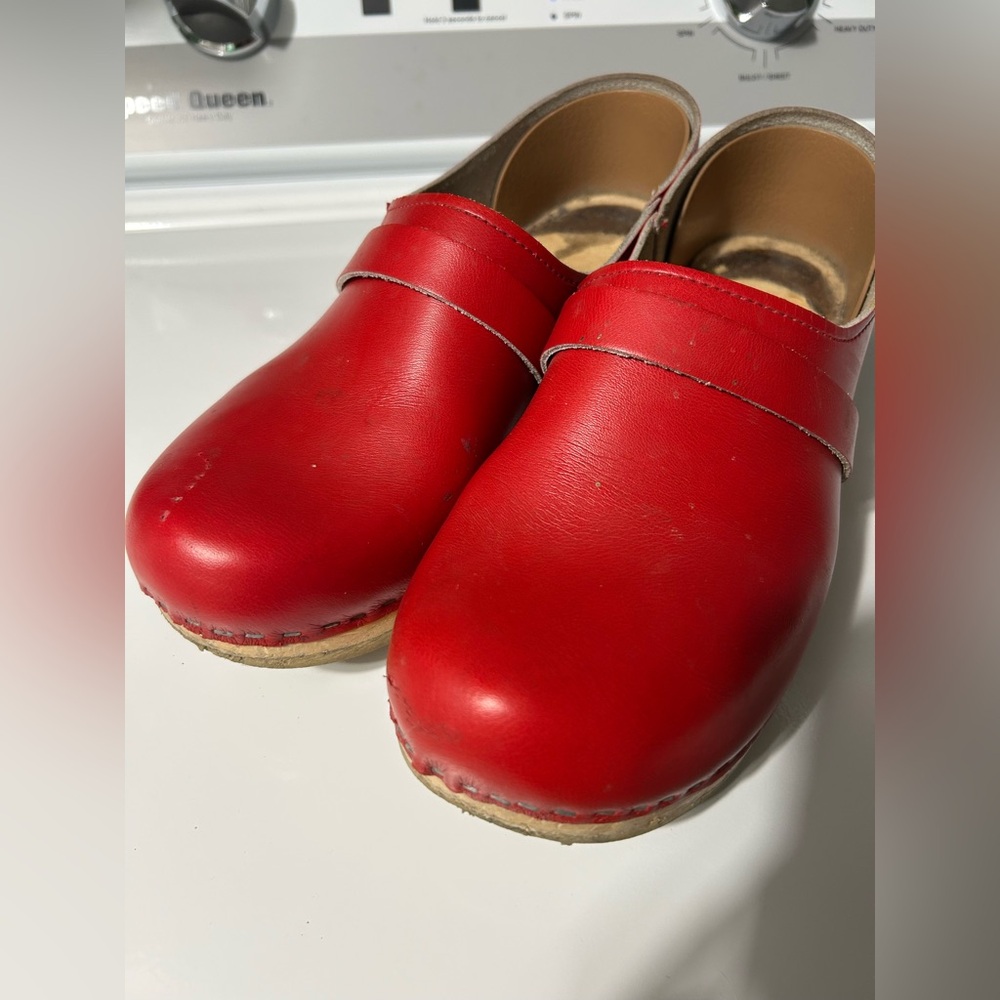 Classic Red Sven Clogs (Women’s Size 40)